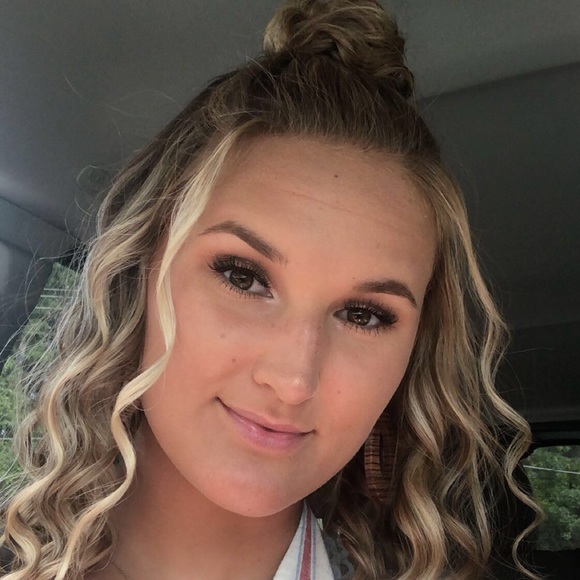 Profile Picture of Logan Moore (@loganmoore13) on Poshmark