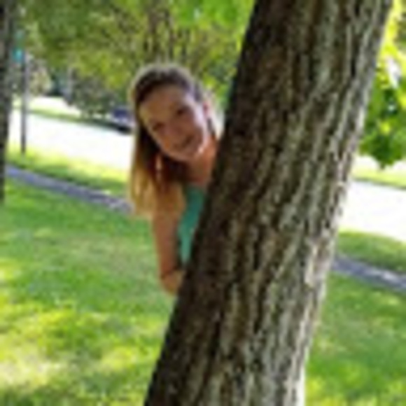 Profile Picture of Hailey Clodfelter (@h_clodfelter) on Poshmark