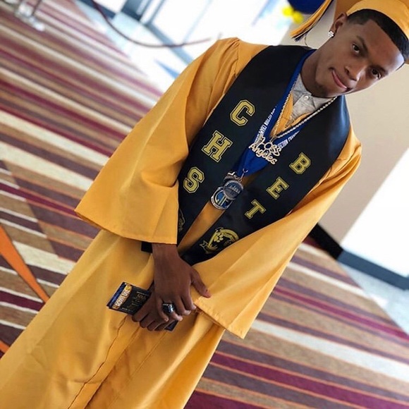 Profile Picture of James Day (@dayjames100) on Poshmark