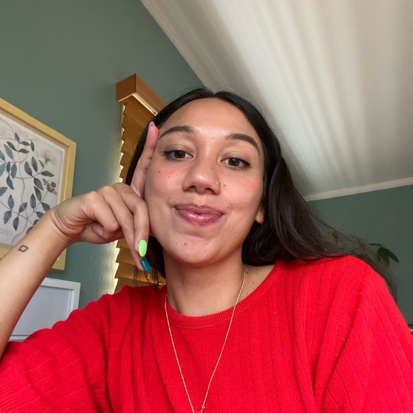 Profile Picture of Mary Vertulfo (@maryver) on Poshmark