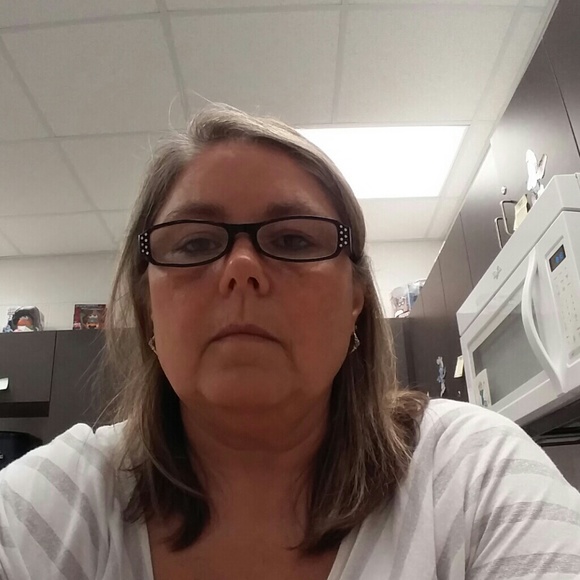 Profile Picture of Stacie Campbell (@campbell2star) on Poshmark