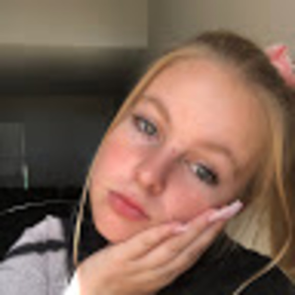 Sami Frye - Poshmark Profile Picture of Sami Frye (@ssrrff431) on Poshmark