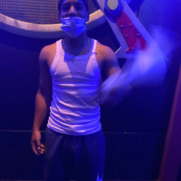 Profile Picture of Gabriel Edwards (@gbsmoove6) on Poshmark