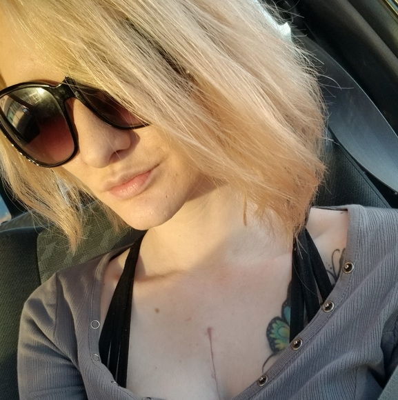 Profile Picture of Autumn Bonick (@autumnbonick) on Poshmark
