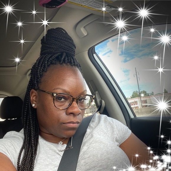 Profile Picture of Shannon Pearson (@shannonpear313) on Poshmark
