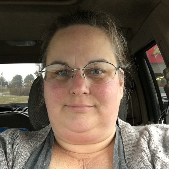 Profile Picture of Kara Fallenbeck (@fallenangel281) on Poshmark