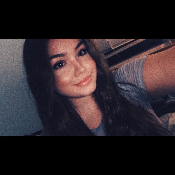 Profile Picture of Erin Kuzminski (@erinkuzminski) on Poshmark