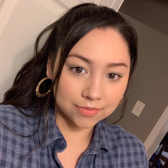 Profile Picture of Sarah Woo (@princessrocks8) on Poshmark