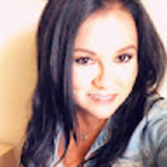 Profile Picture of Karina Trimble (@mrstrimbl3) on Poshmark