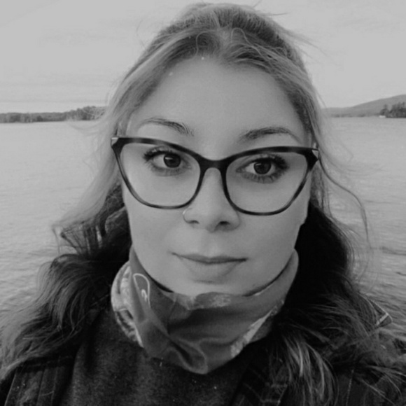 Profile Picture of Kelsey Mackey (@kelseyrmackey) on Poshmark