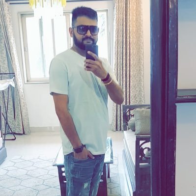 Profile Picture of Hardik Thakkar (@hardeeik) on Twitter