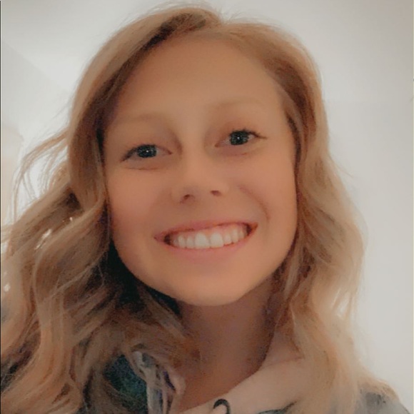 Profile Picture of Clarissa Peterson (@ccheriep23) on Poshmark