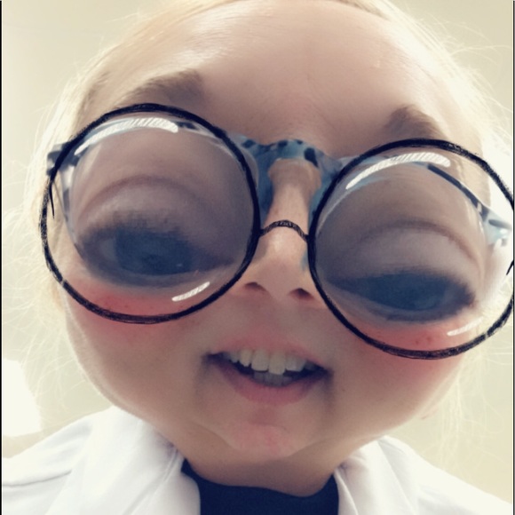 Profile Picture of Mari Vandenbroek (@mojorisin1967) on Poshmark