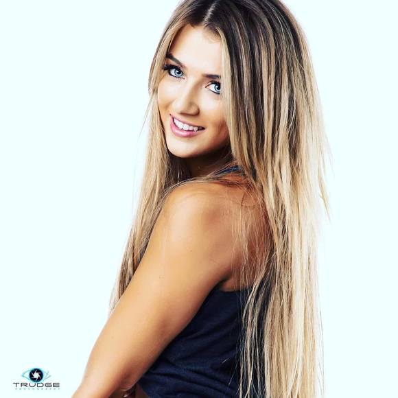 Profile Picture of Cara Dadowski (@caradadowski) on Poshmark