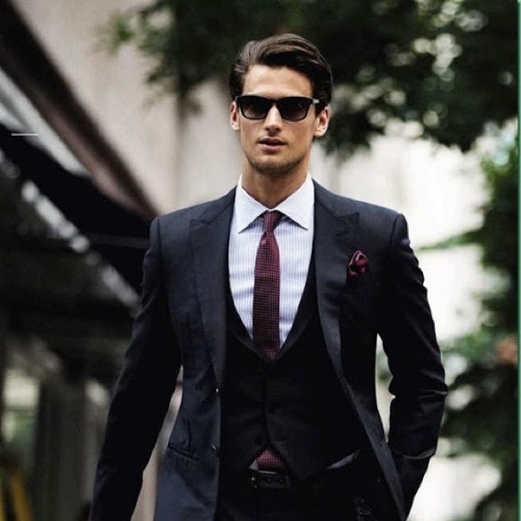 Profile Picture of Adrian Mendez (@luxurybrand2018) on Poshmark