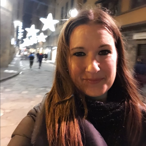 Profile Picture of Mindy Downey (@mindy7878) on Poshmark