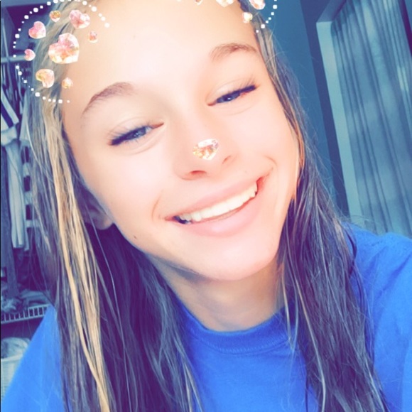 Profile Picture of Ava Tessitore (@avatessi) on Poshmark