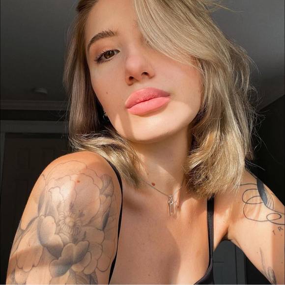 Profile Picture of Alicia Maddock (@aliciaemaddock) on Poshmark