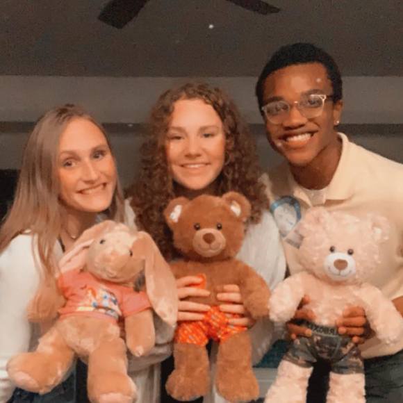 Profile Picture of Laura Weithers (@laura_boraa) on Poshmark