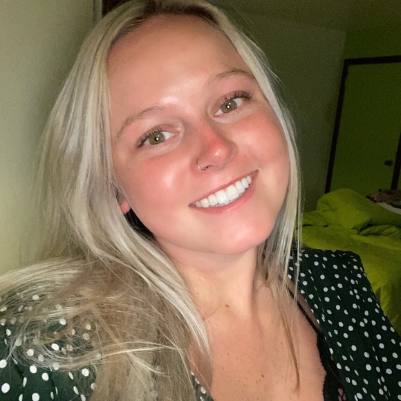 Profile Picture of Kylee Vachon (@kyleevachon) on Poshmark