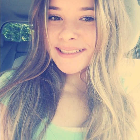 Profile Picture of Briana Doran (@brianarose214) on Poshmark