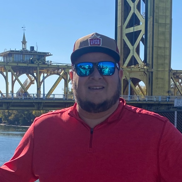 Profile Picture of Adam Stonecipher (@stoneyy83) on Poshmark