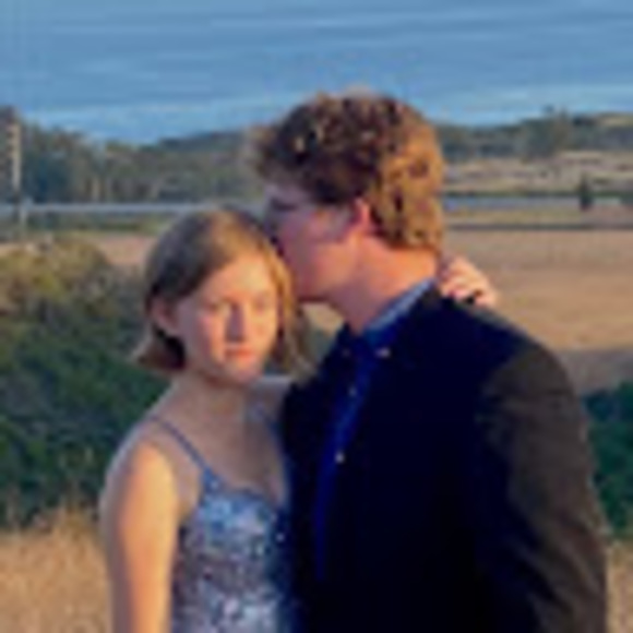 Profile Picture of Ryanne Crawford (@ryannecrawford) on Poshmark