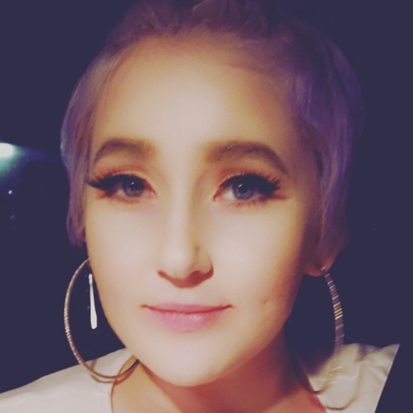 Profile Picture of Nadejda Gordeev (@nvgniko) on Poshmark