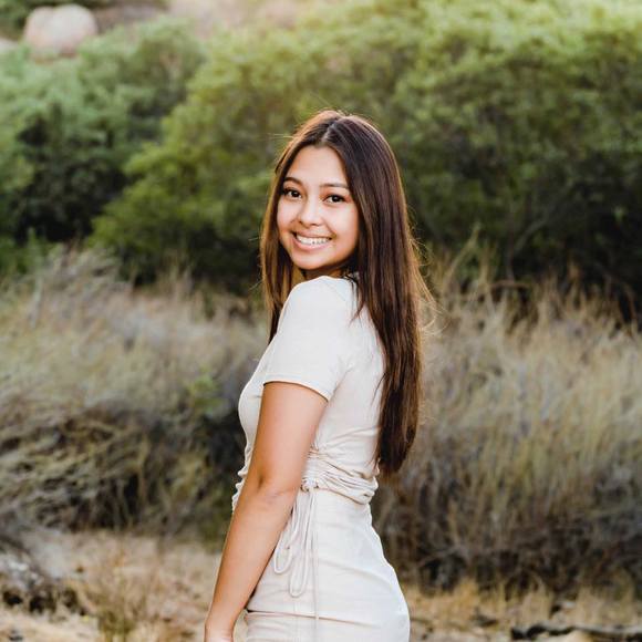 Profile Picture of Nikki Lao (@nikkiandrea14) on Poshmark