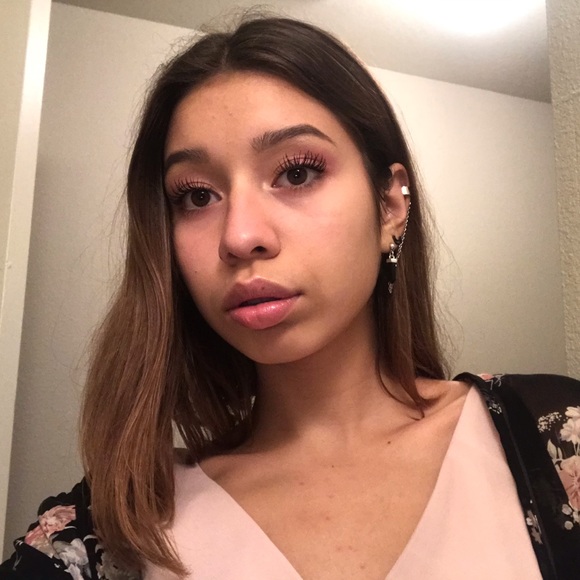 Profile Picture of Chessa Pearman (@chessapearman) on Poshmark