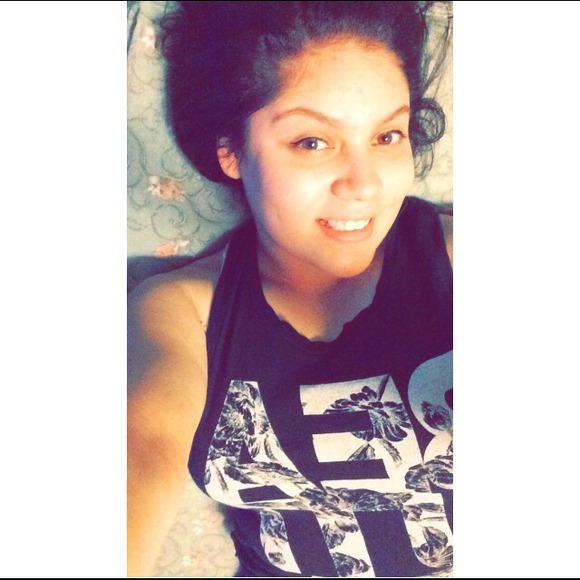 Profile Picture of Alicia Contreras (@acon95) on Poshmark