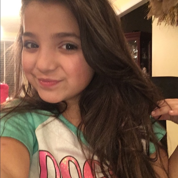 Profile Picture of Olivia Silva (@oliviarose218) on Poshmark