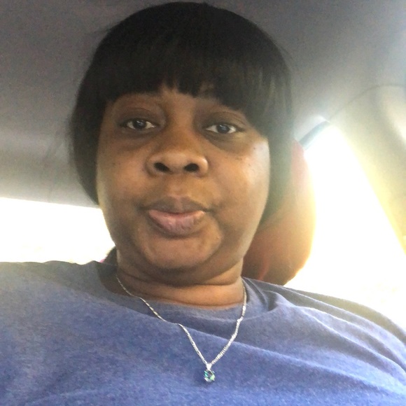 Profile Picture of Danielle Rateau (@danie0701) on Poshmark