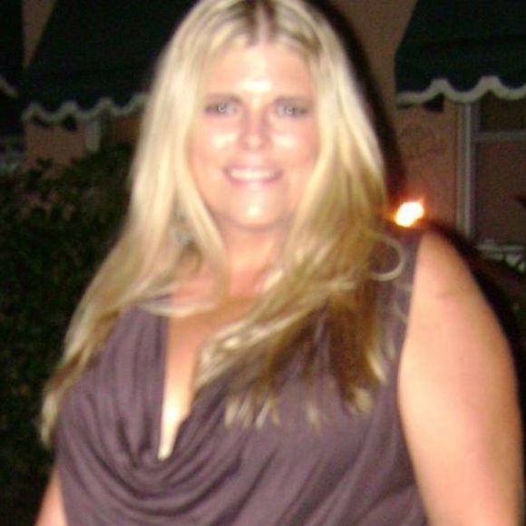 Profile Picture of Debi Anders (@danders1969) on Poshmark