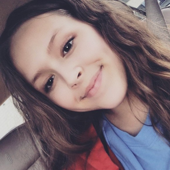 Profile Picture of Band Lozer (@aliahcox) on Poshmark