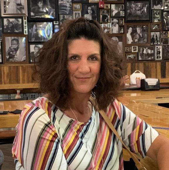 Profile Picture of Julianne Bandish-lowerre (@juliannebandish) on Poshmark