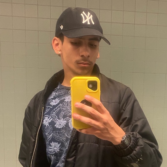 Profile Picture of Tobias Mac (@tobias_mac) on Poshmark