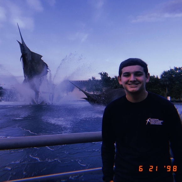 Tanner Schlueter - Poshmark Profile Picture of Tanner Schlueter (@tanner_s28) on Poshmark