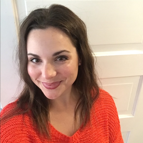 Profile Picture of Lindsey Norem (@lnorem) on Poshmark
