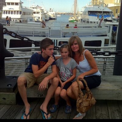 Profile Picture of Debbie Larsen (@debbielarsen) on Twitter