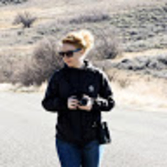 Profile Picture of Stephanie Leger (@sleger107) on Poshmark