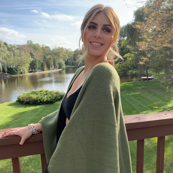 Profile Picture of Jessica Pietro (@jessicapietro) on Poshmark