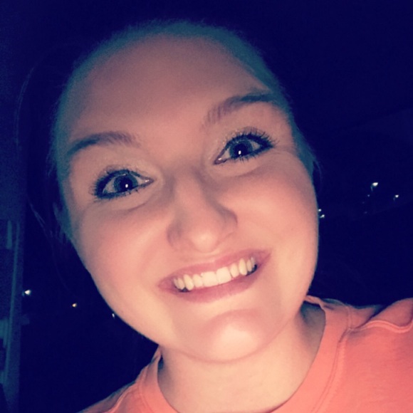 Profile Picture of Amber Tusler (@atusler) on Poshmark