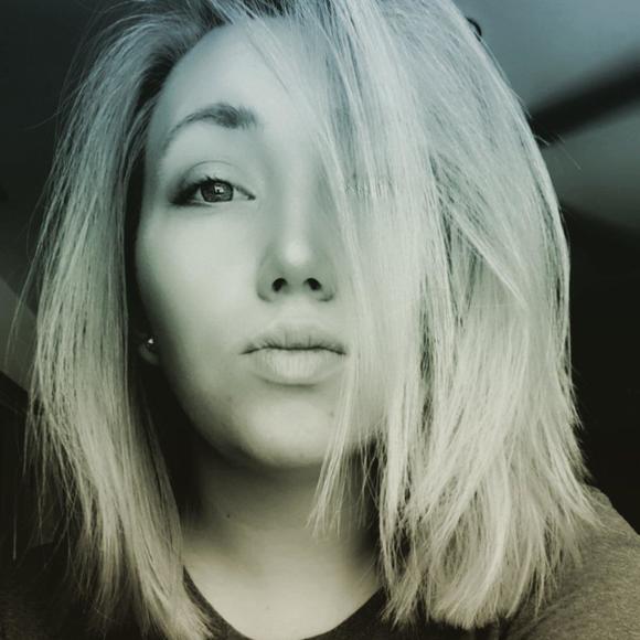 Profile Picture of Dakota Rockwell (@dakotabre33) on Poshmark