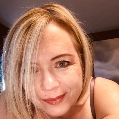 Profile Picture of Elizabeth Dixon (@Dixie_1969) on Twitter