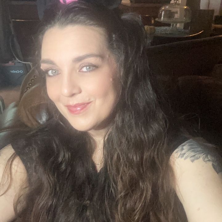 Profile Picture of Cassandra (@honeyyc40) on Tiktok