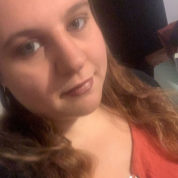 Profile Picture of Tayla Accinno (@taylaaccinno) on Poshmark