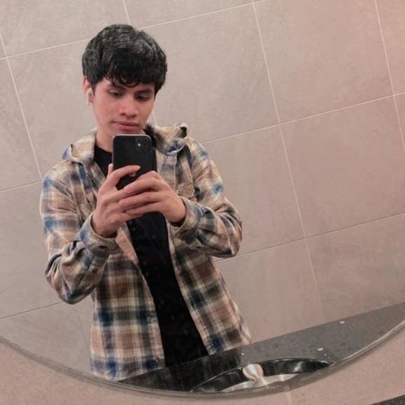 Profile Picture of Kevin Simon (@kevinsimon295) on Poshmark