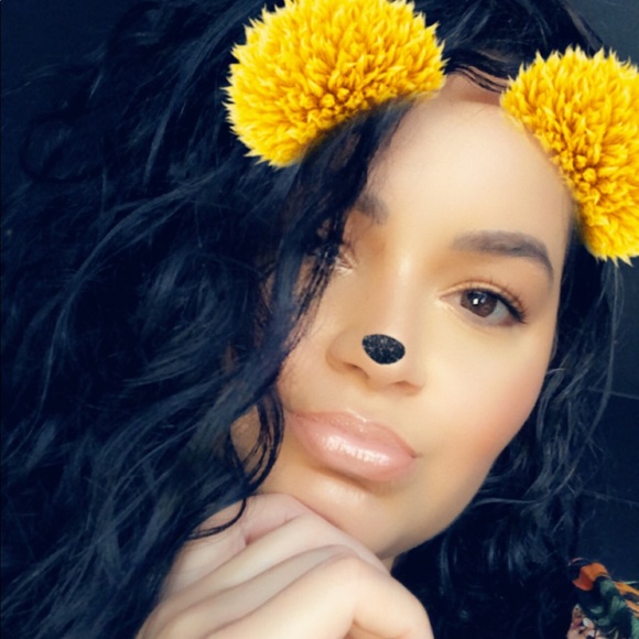 Profile Picture of Ruth Seijo (@ruboo1221) on Poshmark