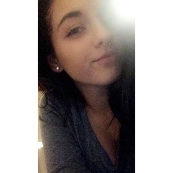 Profile Picture of Diamond Tichnell (@itgirl_97) on Poshmark